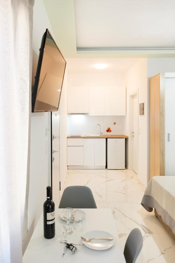 Nikogroup Plaza Apartment Polychrono Exterior photo